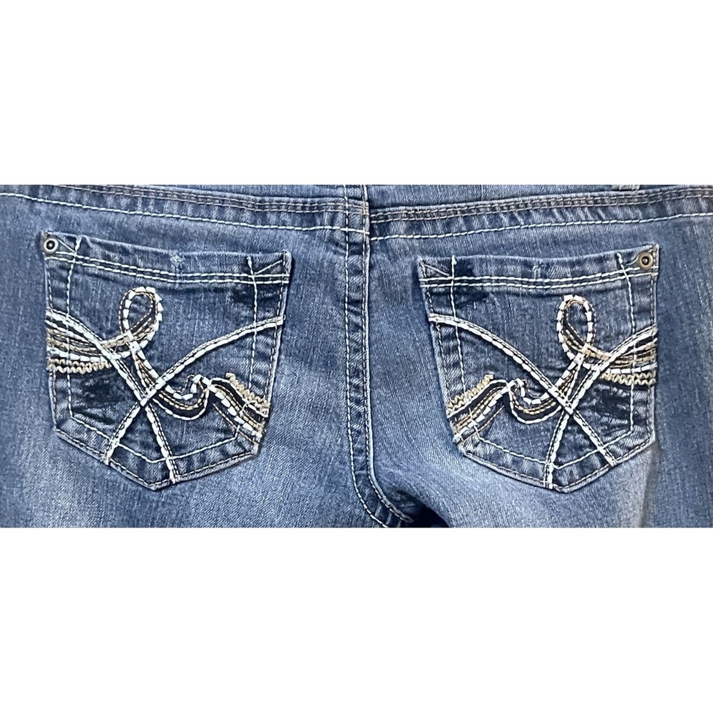 No Boundaries Womens Jeans Size 5 W30 L30 Medium Tint Distressed Embroidered Pkt